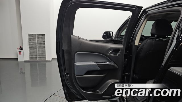 Chevrolet Korea Colorado 2021 — photo 15
