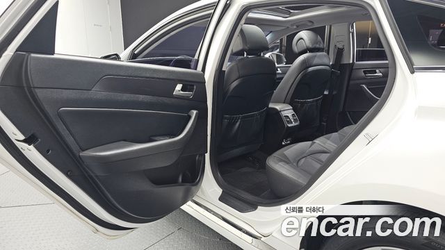Hyundai Sonata 2016 — photo 18