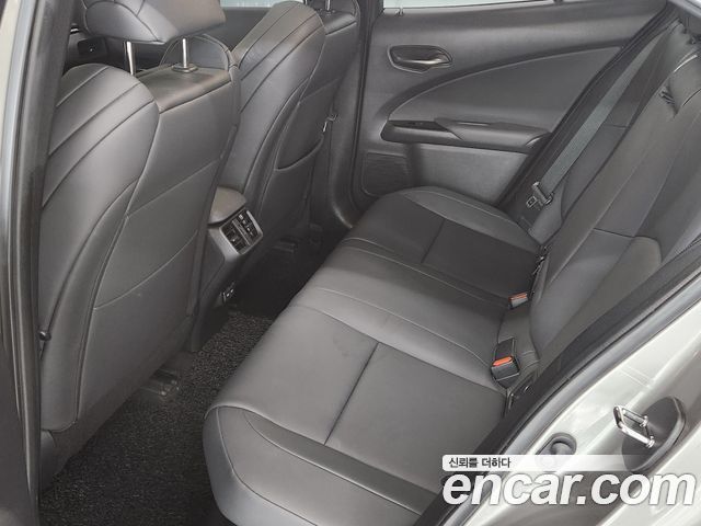 Lexus UX 2021 — photo 5