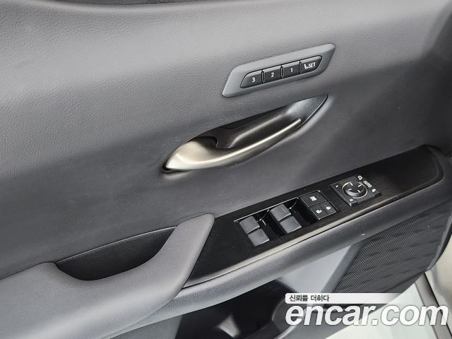 Lexus UX 2021 — photo 8