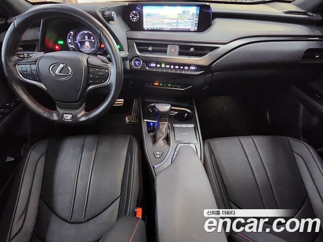 Lexus UX 2021 — photo 11