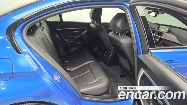BMW 3-Series 2018 — photo 12