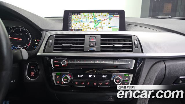 BMW 3-Series 2018 — photo 14