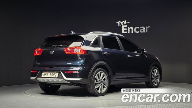 Kia Niro 2018 — photo 2