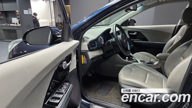 Kia Niro 2018 — photo 10