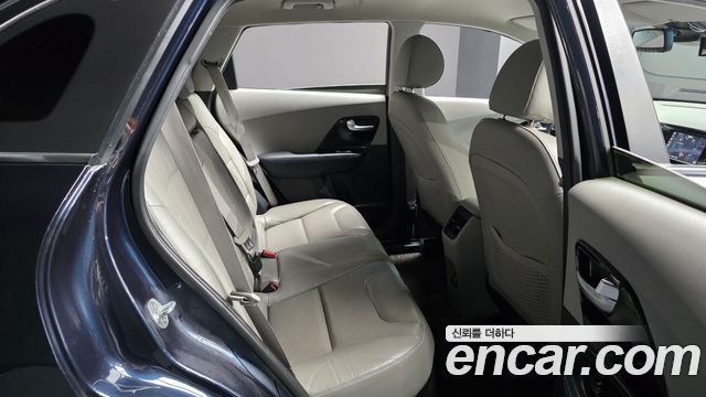 Kia Niro 2018 — photo 11