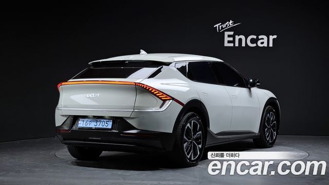 Kia EV6 2023 — photo 2