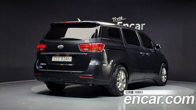 Kia Canival 2019 — photo 2