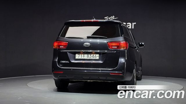 Kia Canival 2019 — photo 4