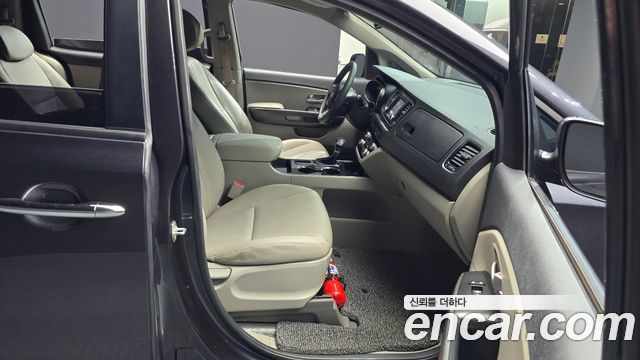 Kia Canival 2019 — photo 17