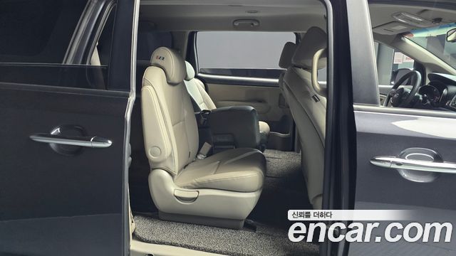 Kia Canival 2019 — photo 16