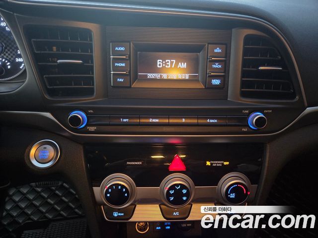 Hyundai AVANTE 2019 — photo 14