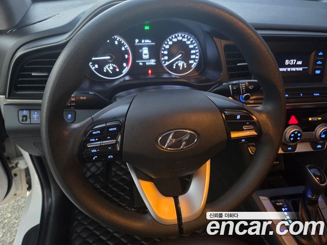 Hyundai AVANTE 2019 — photo 17