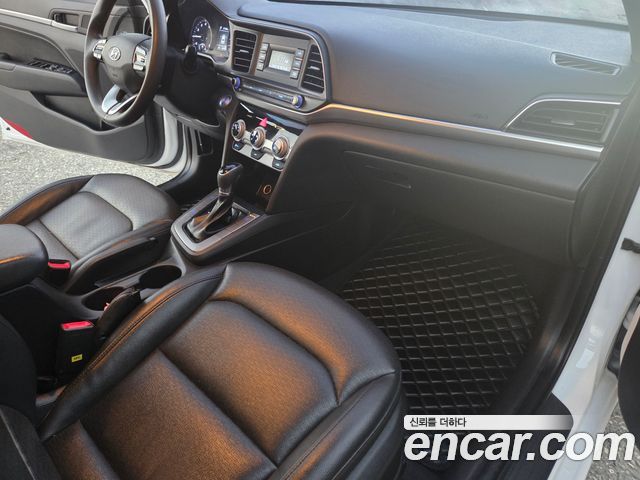 Hyundai AVANTE 2019 — photo 18