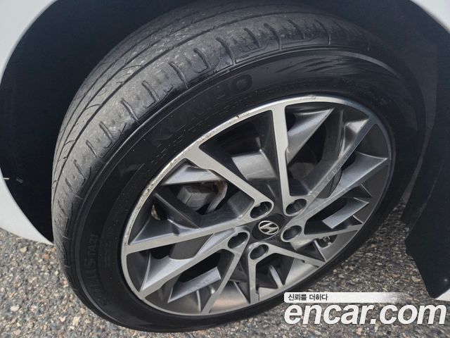 Hyundai AVANTE 2019 — photo 19