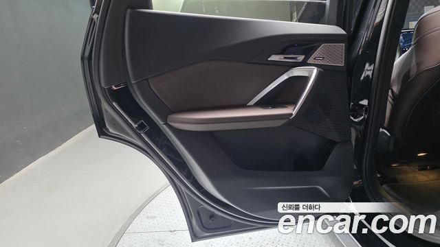 BMW iX1 2024 — photo 15