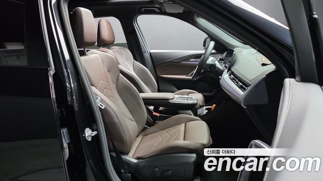 BMW iX1 2024 — photo 16