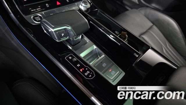 Audi A8 2021 — photo 12