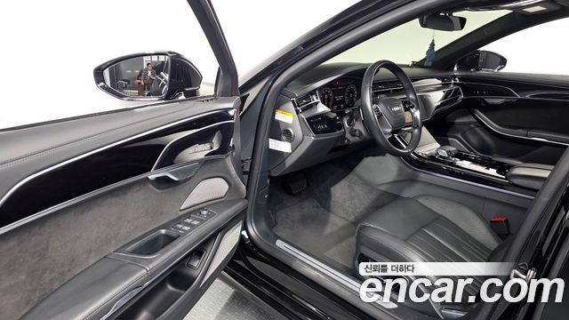 Audi A8 2021 — photo 13