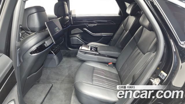 Audi A8 2021 — photo 17