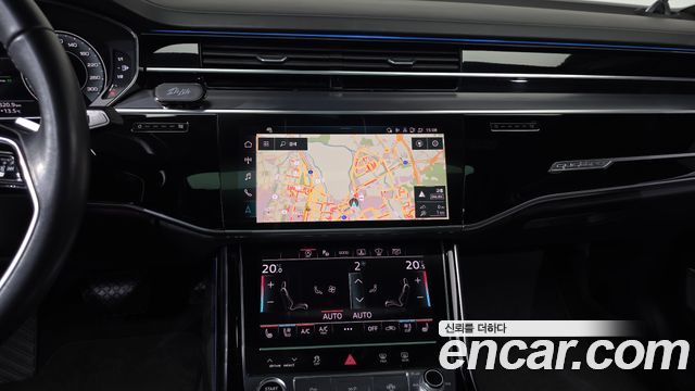 Audi A8 2021 — photo 18