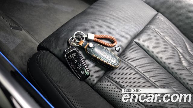 Audi A8 2021 — photo 21