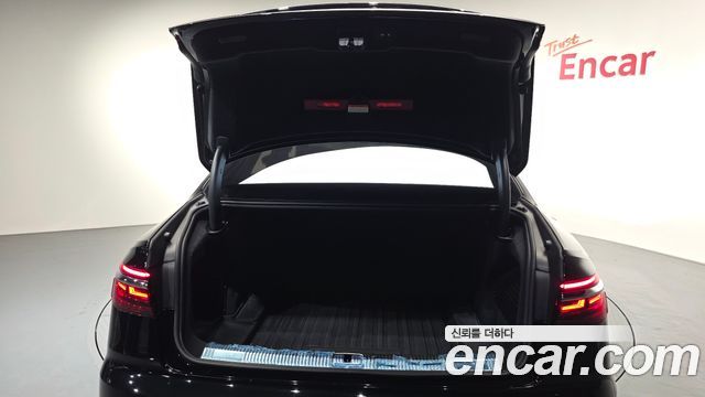Audi A8 2021 — photo 24