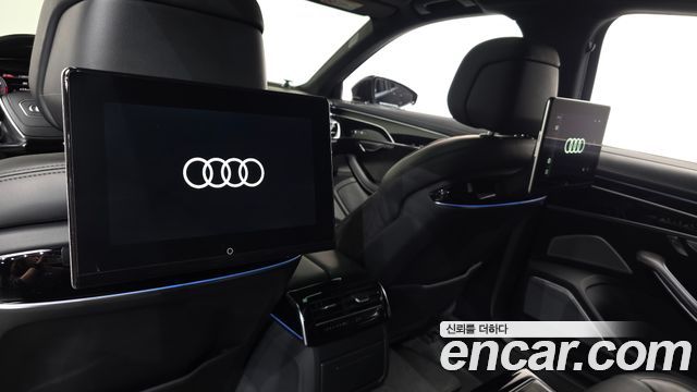 Audi A8 2021 — photo 25