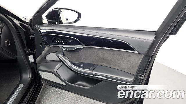 Audi A8 2021 — photo 14