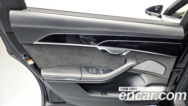 Audi A8 2021 — photo 15