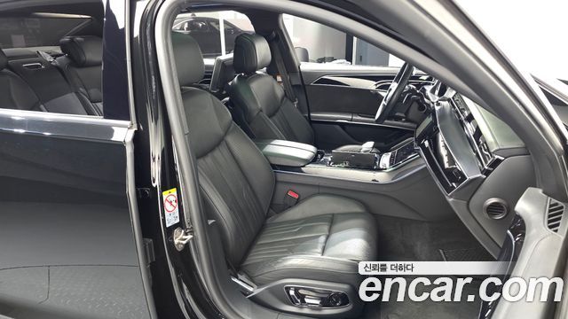 Audi A8 2021 — photo 16