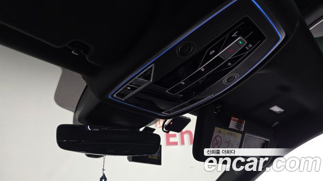 Audi A8 2021 — photo 27