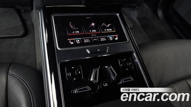 Audi A8 2021 — photo 31