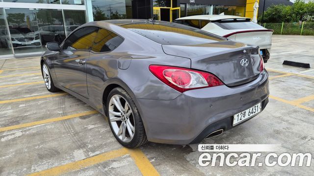 Hyundai Genesis 2011 — photo 7