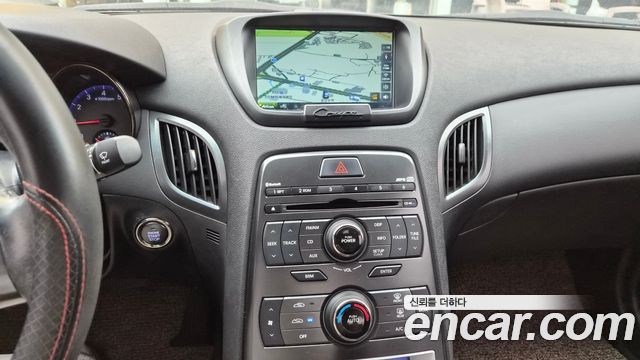 Hyundai Genesis 2011 — photo 13