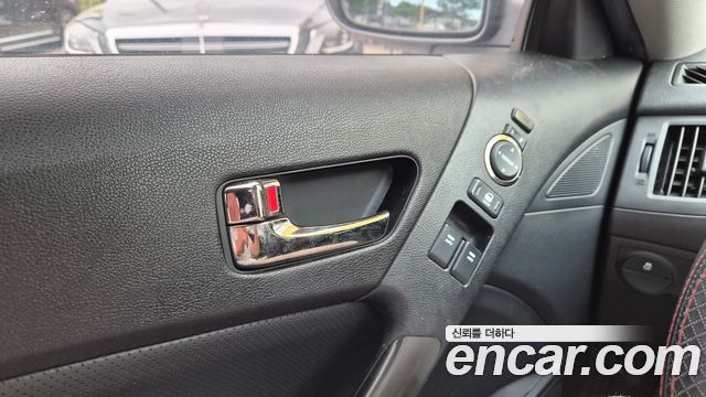 Hyundai Genesis 2011 — photo 14