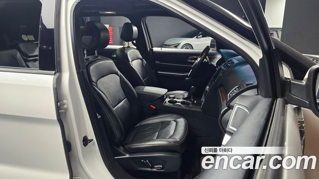 Ford Explorer 2017 — photo 10