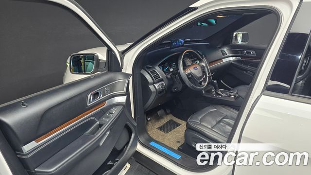 Ford Explorer 2017 — photo 11