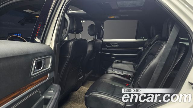 Ford Explorer 2017 — photo 12
