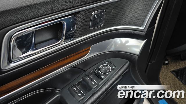 Ford Explorer 2017 — photo 20