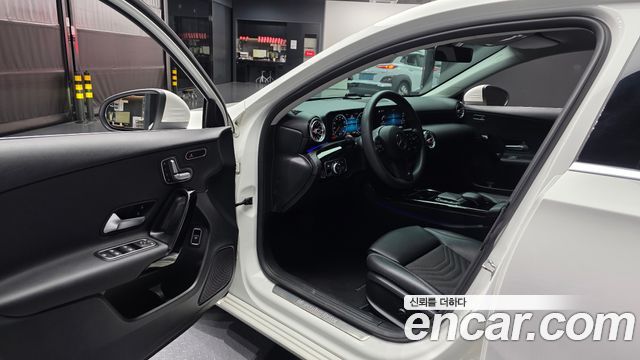 Mercedes-Benz A-Class 2020 — photo 13