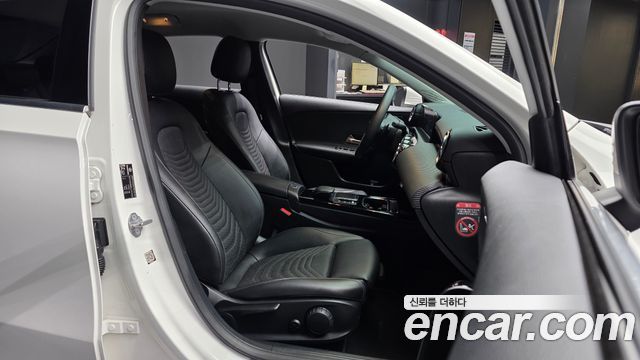 Mercedes-Benz A-Class 2020 — photo 17