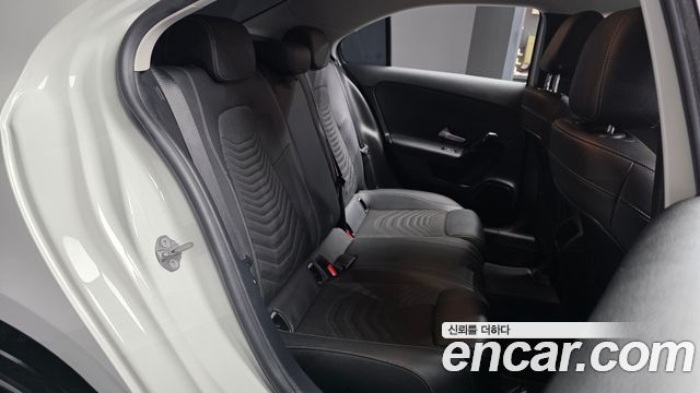 Mercedes-Benz A-Class 2020 — photo 18