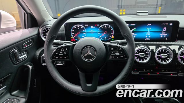 Mercedes-Benz A-Class 2020 — photo 19
