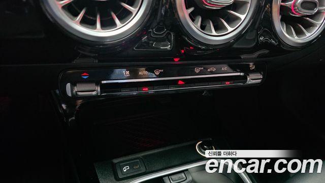 Mercedes-Benz A-Class 2020 — photo 23