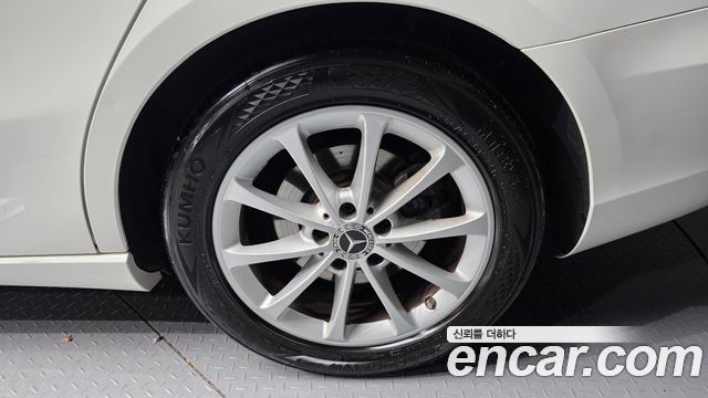 Mercedes-Benz A-Class 2020 — photo 7