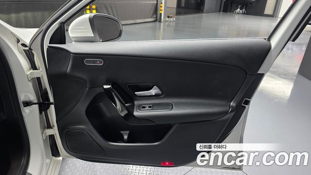 Mercedes-Benz A-Class 2020 — photo 15