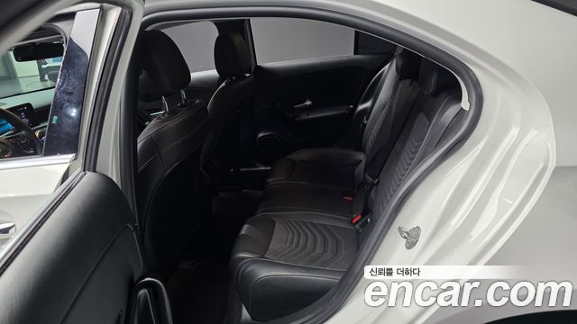 Mercedes-Benz A-Class 2020 — photo 16