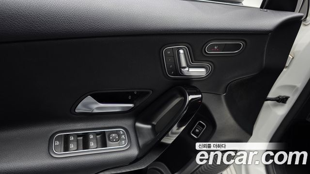 Mercedes-Benz A-Class 2020 — photo 29