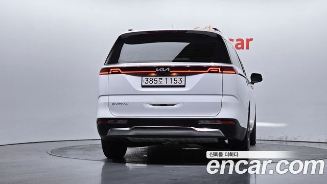 Kia Canival 2023 — photo 4